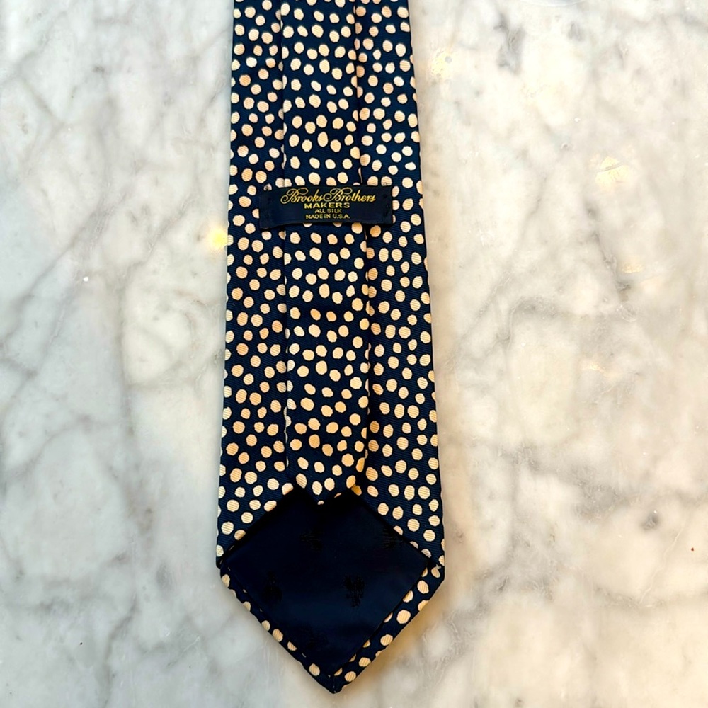 Brooks Brothers 100% Silk Tie Navy & Cream